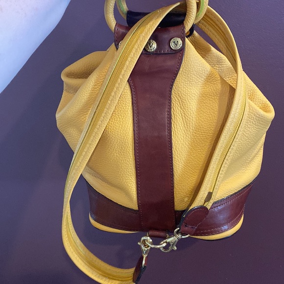 VALENTINA made in Italy Leather sling Backpack RARE color - Picture 8 of 13